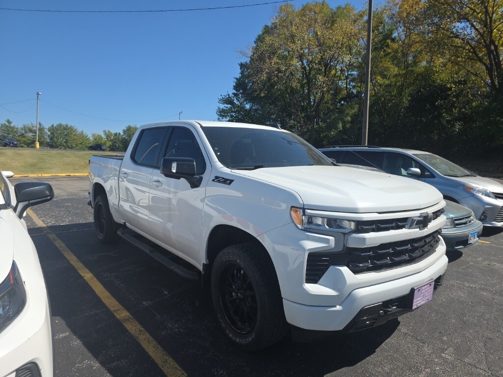 2022 Chevrolet Silverado 1500 RST photo 3