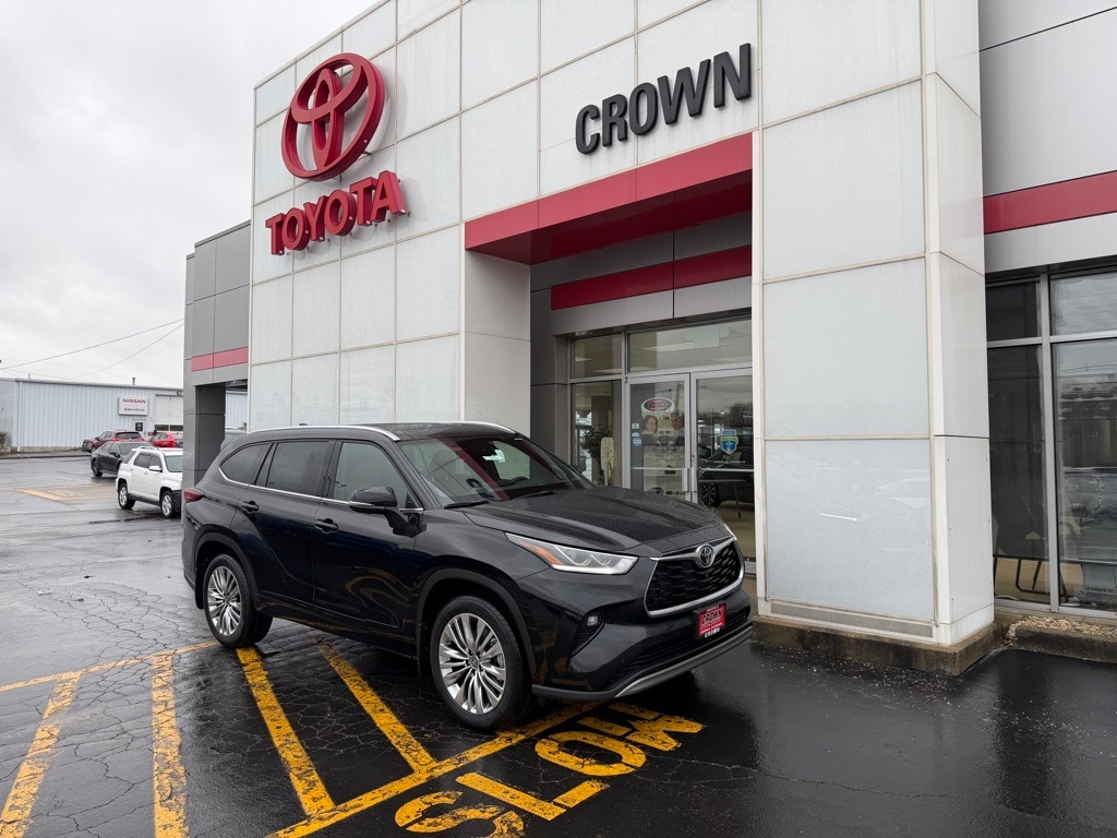2026 Toyota Highlander Platinum's photo