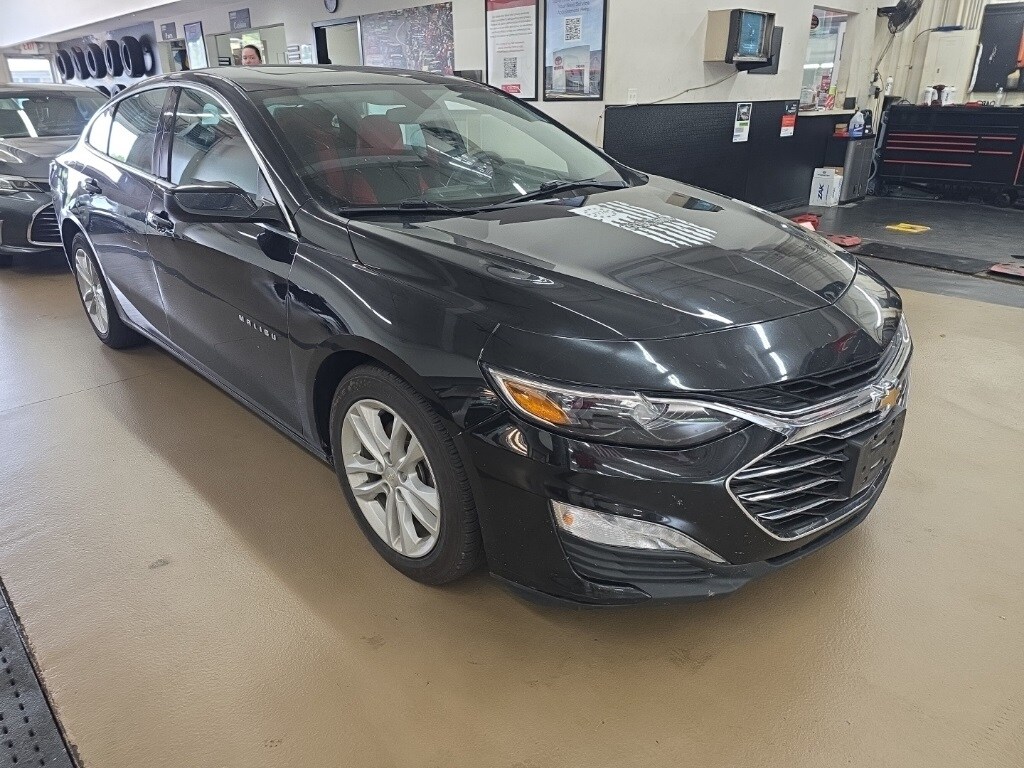 2022 Chevrolet Malibu photo 3