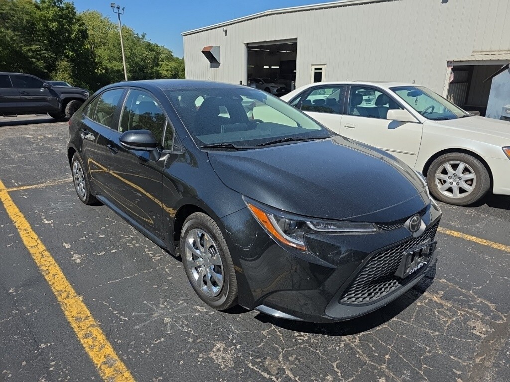 2021 Toyota Corolla LE photo 3