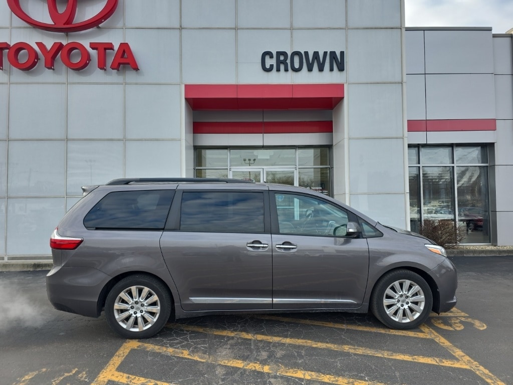 Used 2016 Toyota Sienna Limited with VIN 5TDYK3DC4GS752293 for sale in Decatur, IL