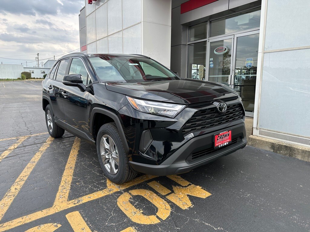 2025 Toyota RAV4 Hybrid XLE photo 3