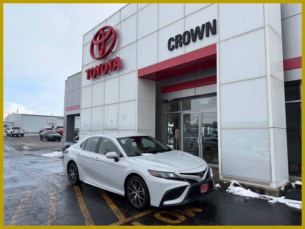 2023 Toyota Camry SE's photo