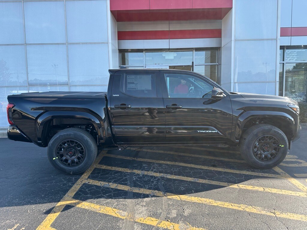 2025 Toyota Tacoma SR5 photo 2