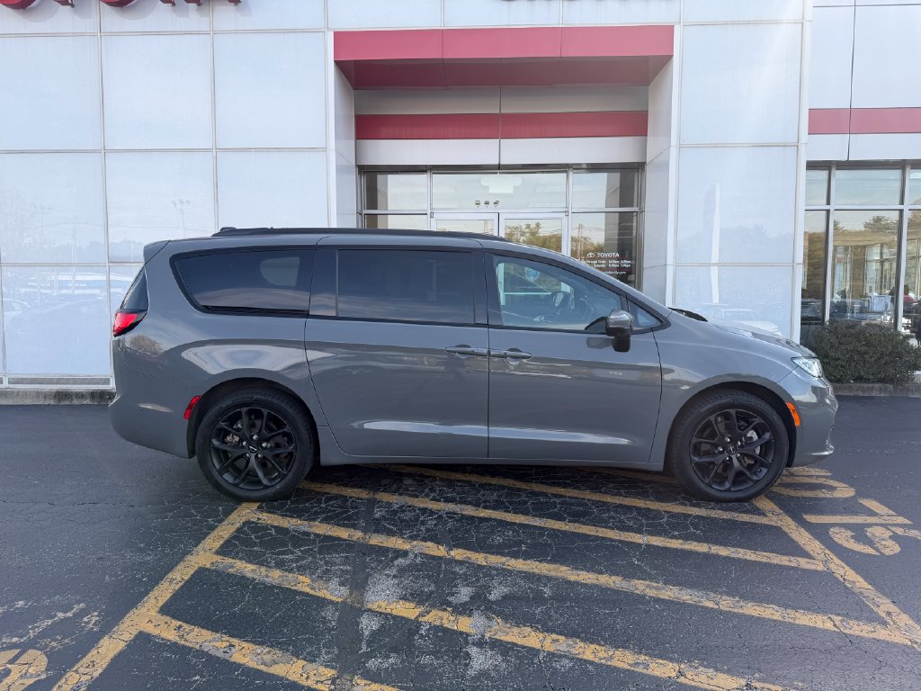 Used 2023 Chrysler Pacifica Touring L Van Passenger Van