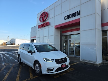 2024 Chrysler Pacifica Touring L Van Passenger Van