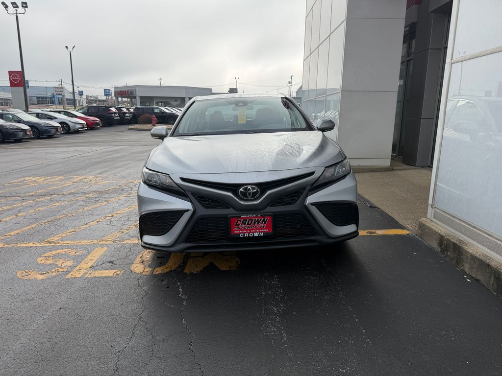 Used 2022 Toyota Camry SE with VIN 4T1G11AK6NU663893 for sale in Decatur, IL