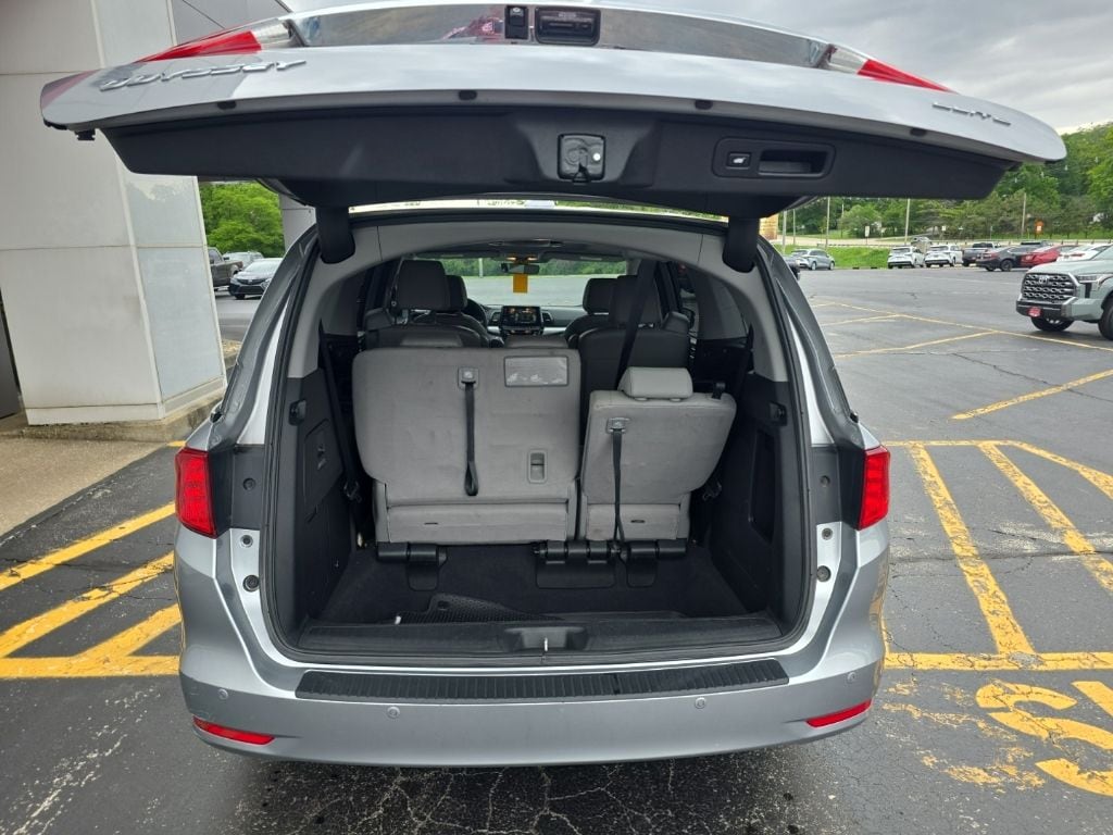 View vehicle photo 6