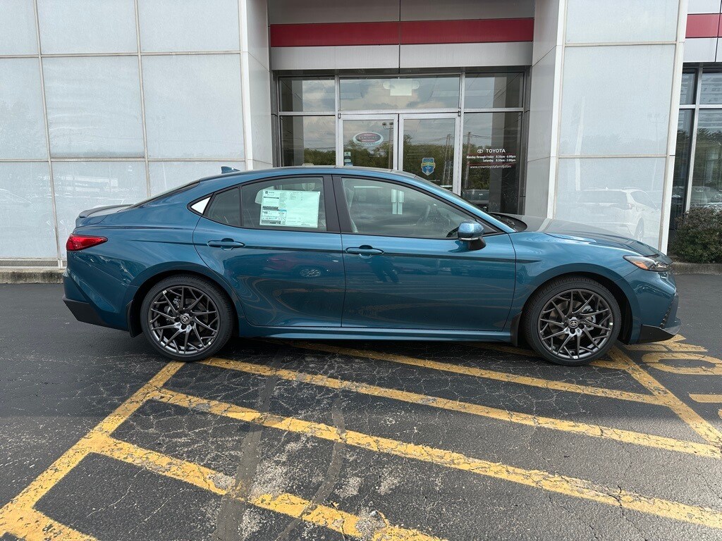 2026 Toyota Camry SE photo 2