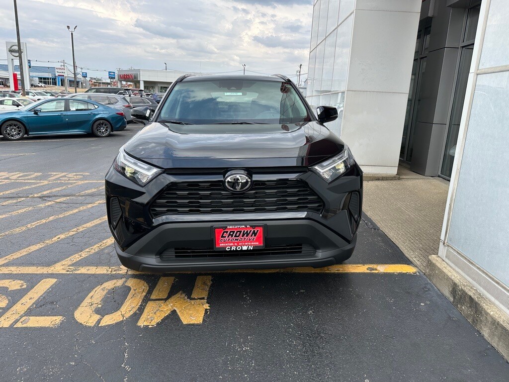 2025 Toyota RAV4 Hybrid XLE photo 2