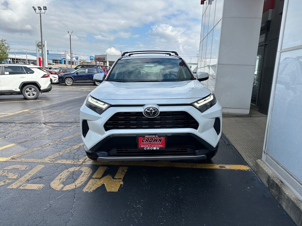 2025 Toyota RAV4 Hybrid SE photo 2