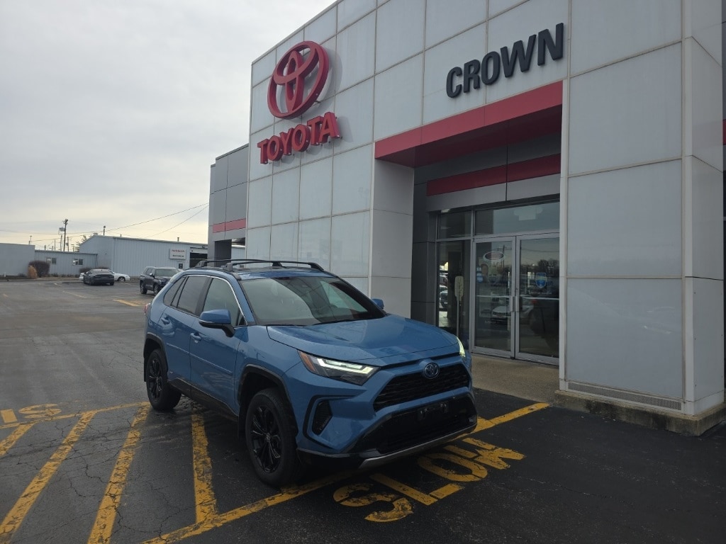 2024 Toyota RAV4 SE's photo