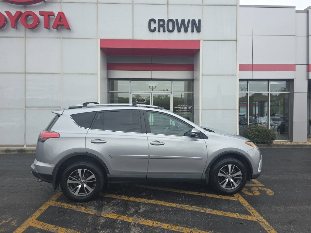 Used 2018 Toyota RAV4 XLE with VIN 2T3RFREV0JW710351 for sale in Decatur, IL