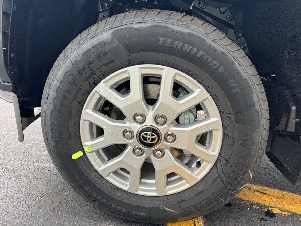 2025 Toyota Tacoma SR5 photo 3