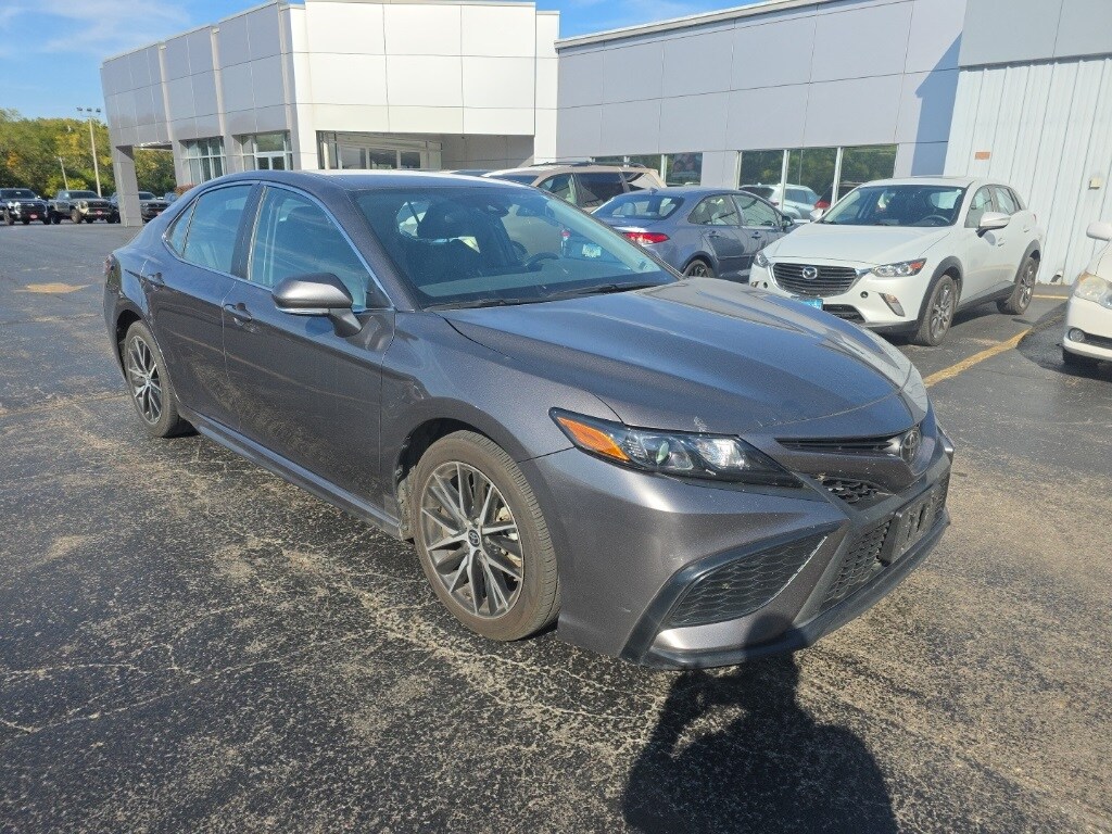 2023 Toyota Camry SE photo 3