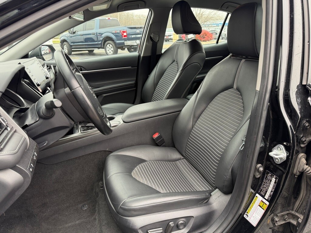 2023 Toyota Camry SE photo 4