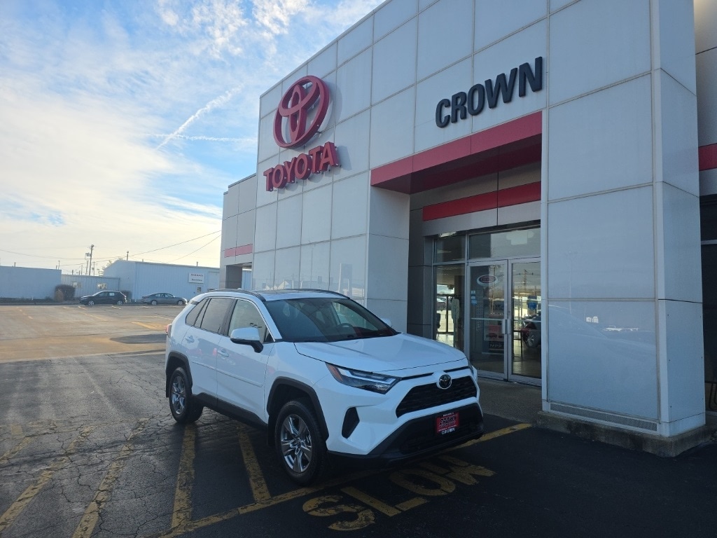 2023 Toyota RAV4 XLE's photo