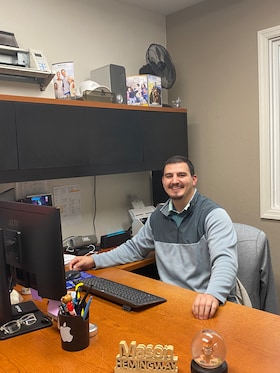 Staff member Mason Hemingway from 5acb123bd569
