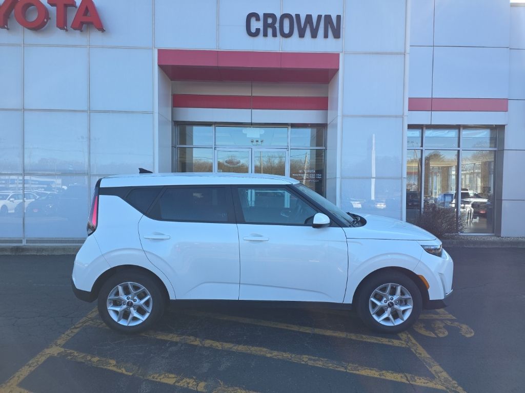 Used 2024 Kia Soul LX with VIN KNDJ23AU9R7239908 for sale in Decatur, IL