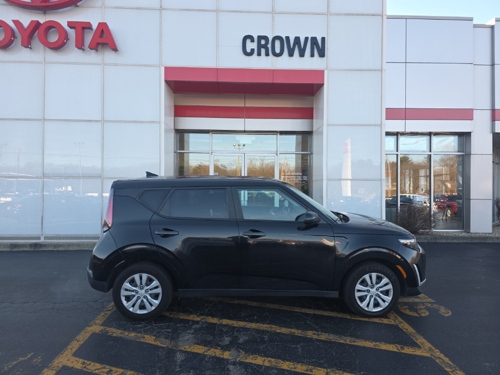 Used 2023 Kia Soul LX with VIN KNDJ23AU8P7865995 for sale in Decatur, IL
