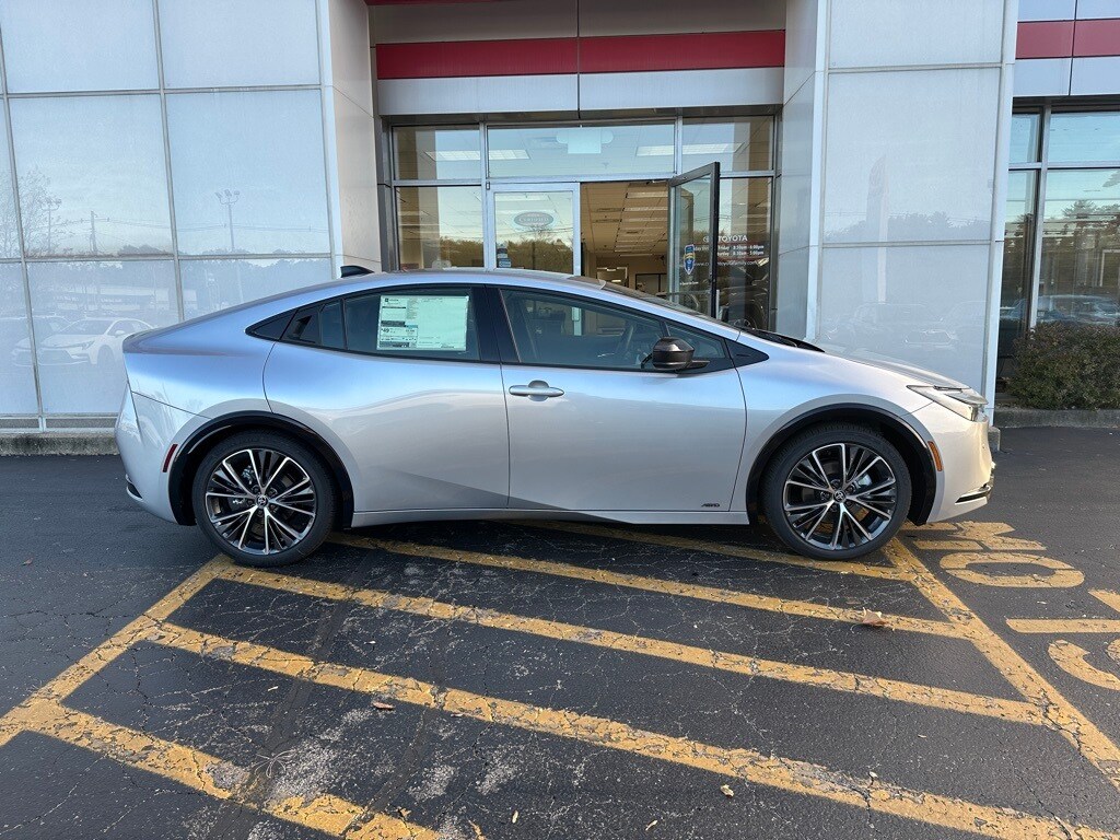 2026 Toyota Prius XLE photo 3