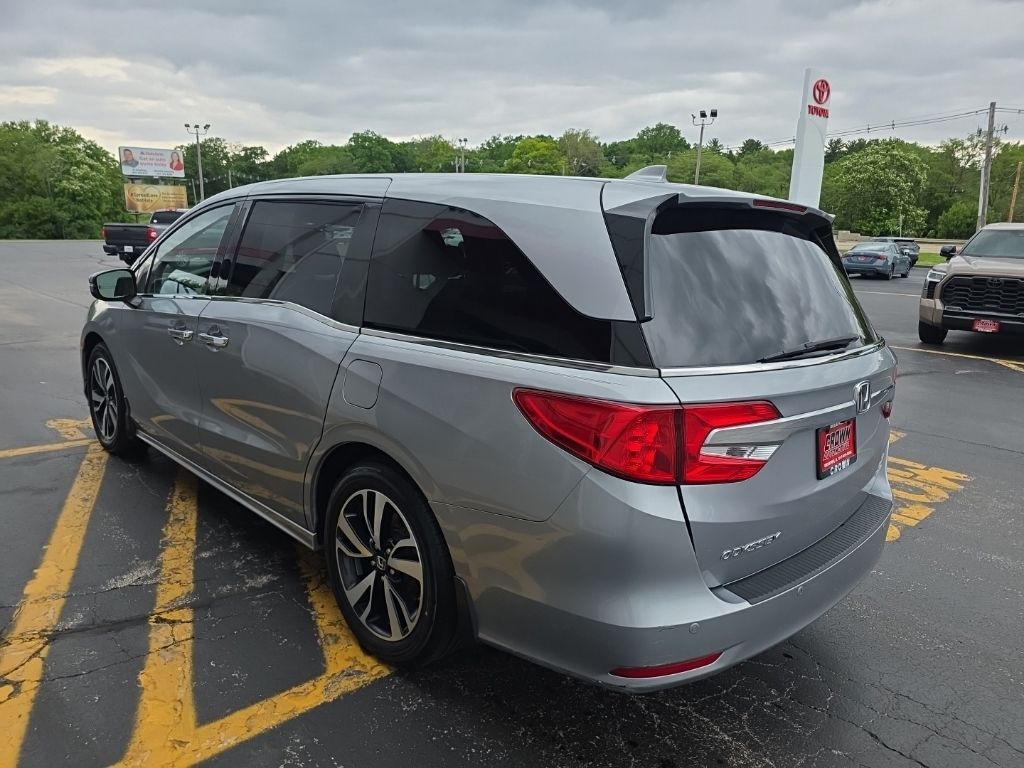 View vehicle photo 7