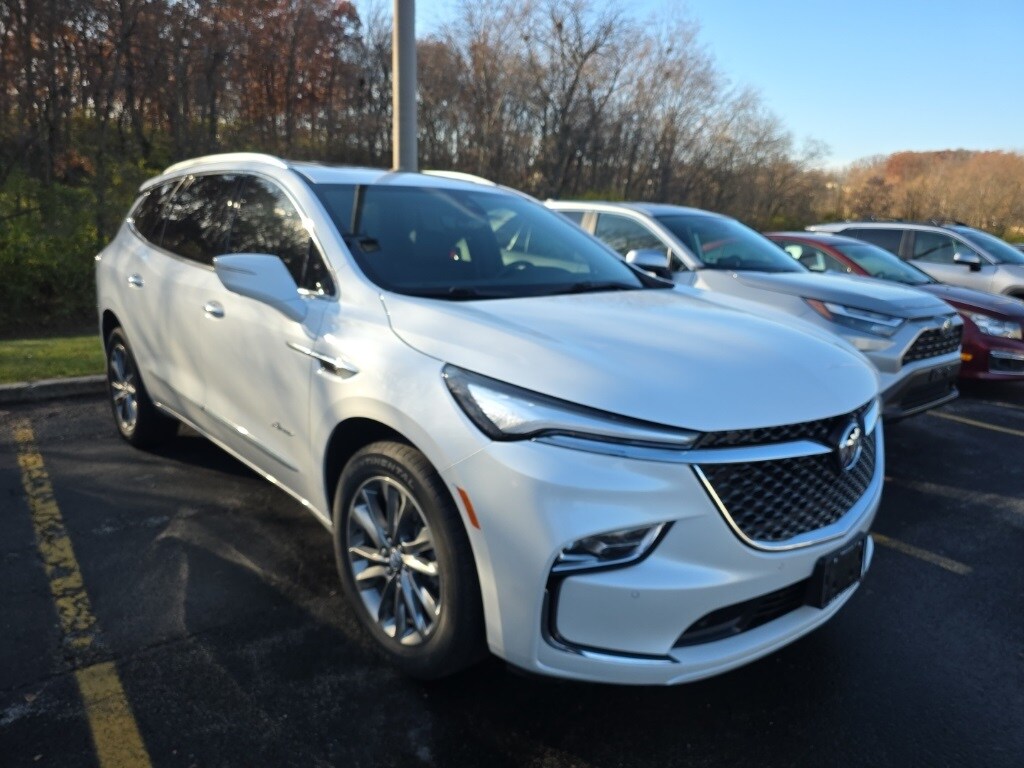 2024 Buick Enclave Avenir photo 3