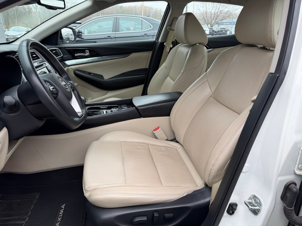 2023 Nissan Maxima SV photo 2