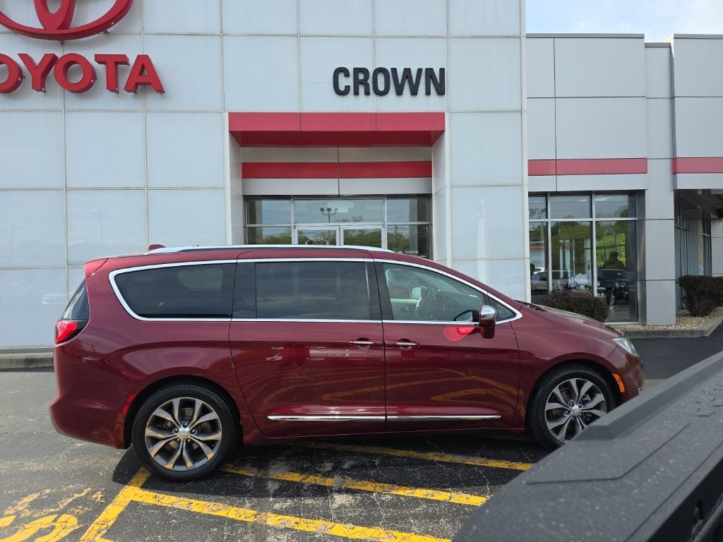 Used 2017 Chrysler Pacifica Limited with VIN 2C4RC1GG1HR762827 for sale in Decatur, IL