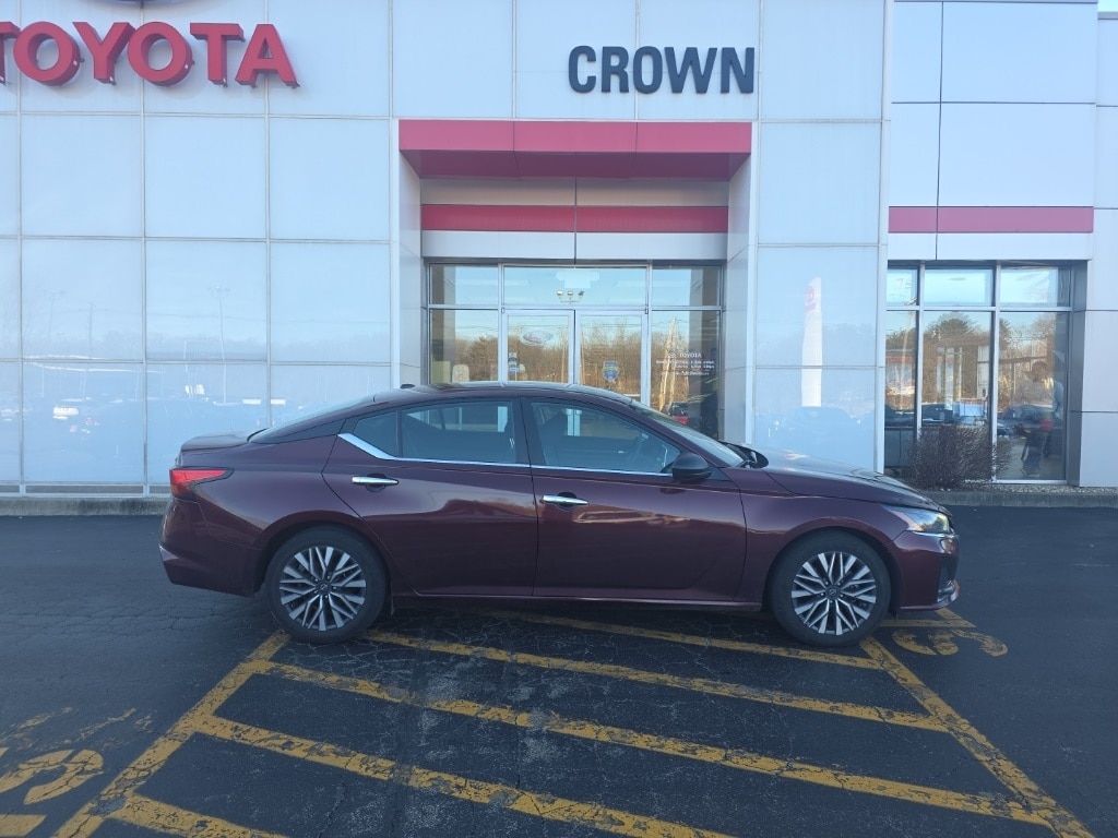 Used 2024 Nissan Altima 2.5 SV Sedan