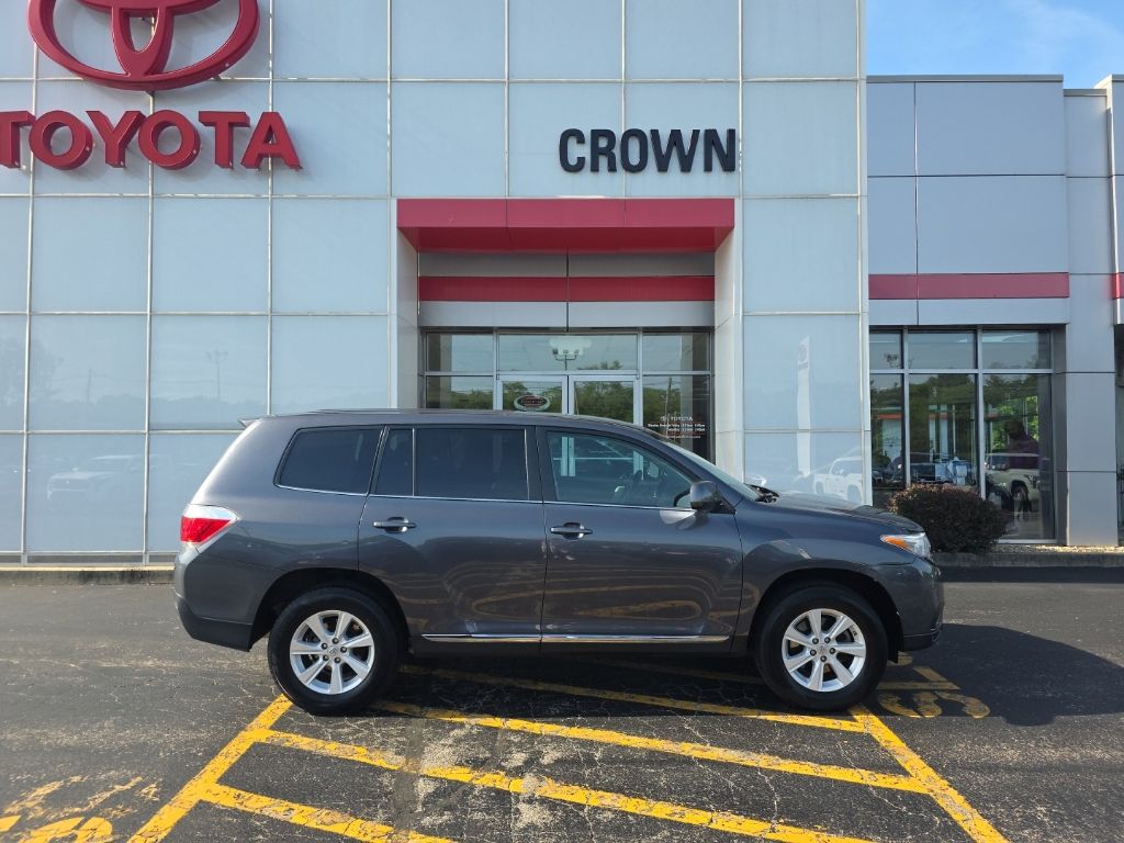 Used 2013 Toyota Highlander Base with VIN 5TDBK3EH4DS273187 for sale in Decatur, IL