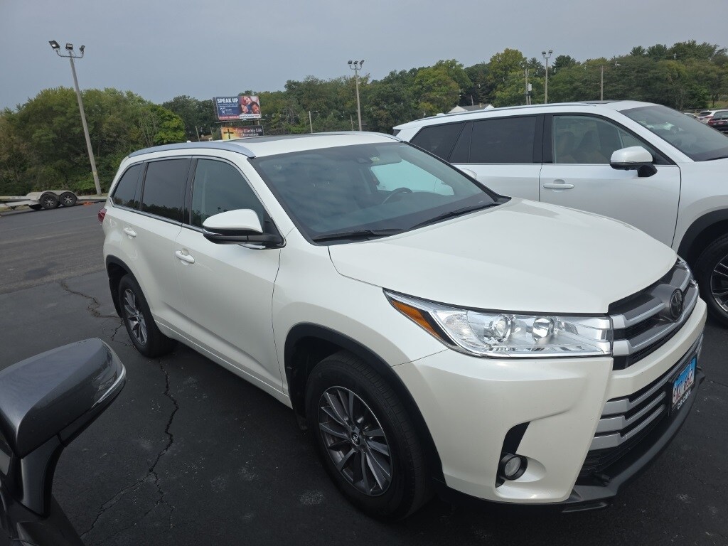 2018 Toyota Highlander SE XLE photo 2