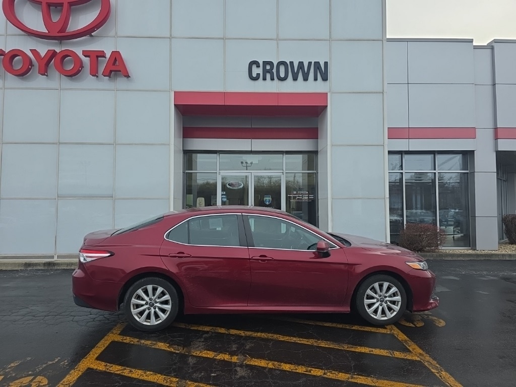 Used 2018 Toyota Camry LE with VIN 4T1B11HK7JU648667 for sale in Decatur, IL