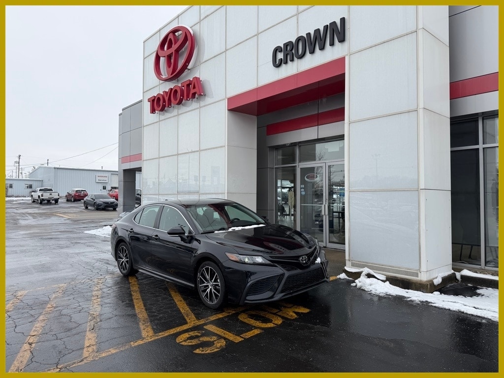 2023 Toyota Camry SE's photo