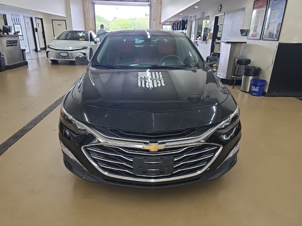 2022 Chevrolet Malibu photo 2