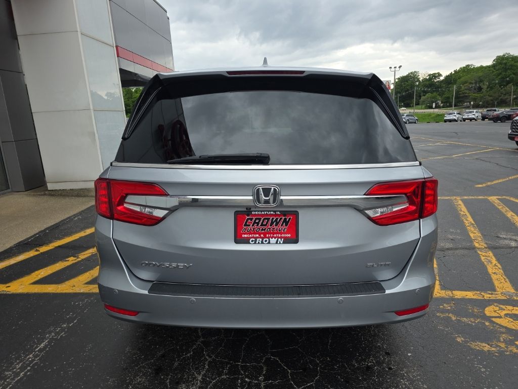 View vehicle photo 4