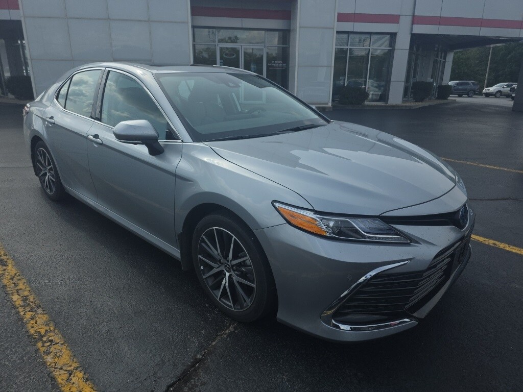 2024 Toyota Camry Hybrid XLE photo 3