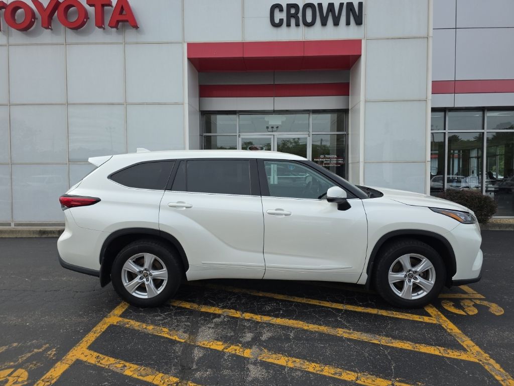 Used 2020 Toyota Highlander L with VIN 5TDCZRBH2LS500639 for sale in Decatur, IL