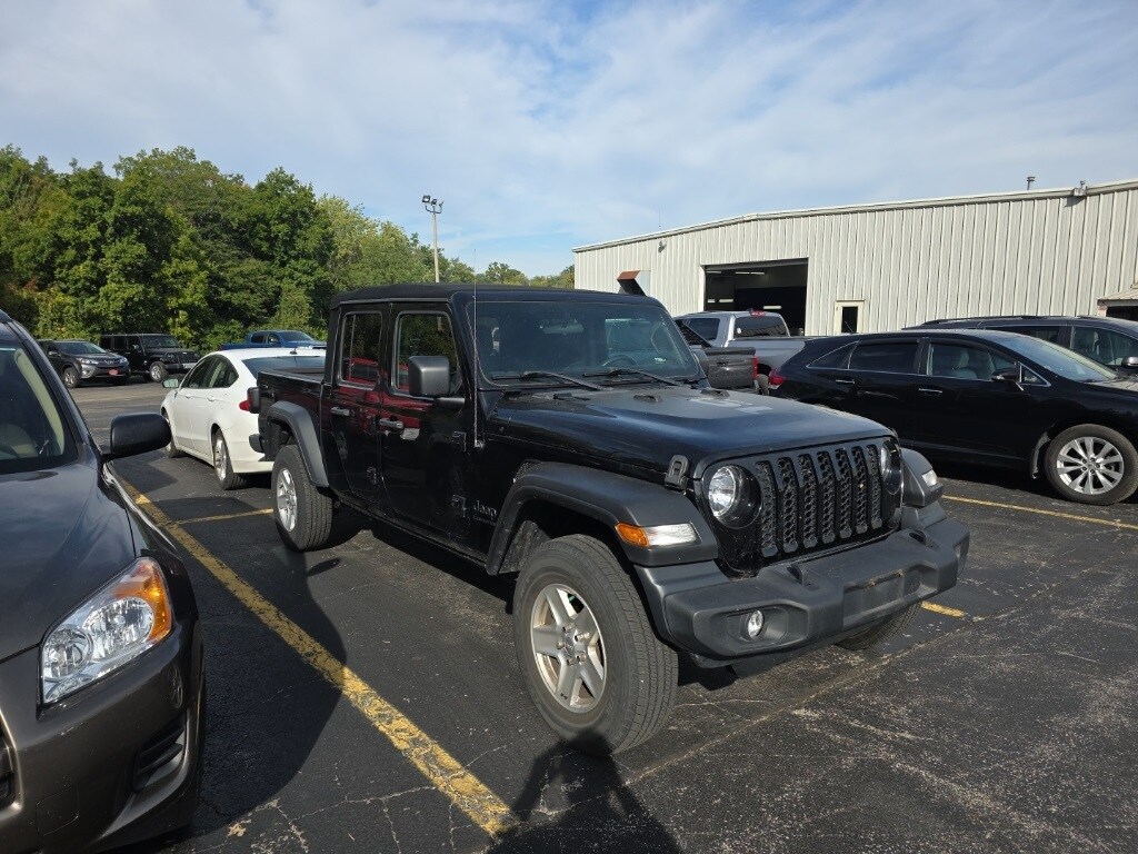 2020 Jeep Gladiator Sport photo 3