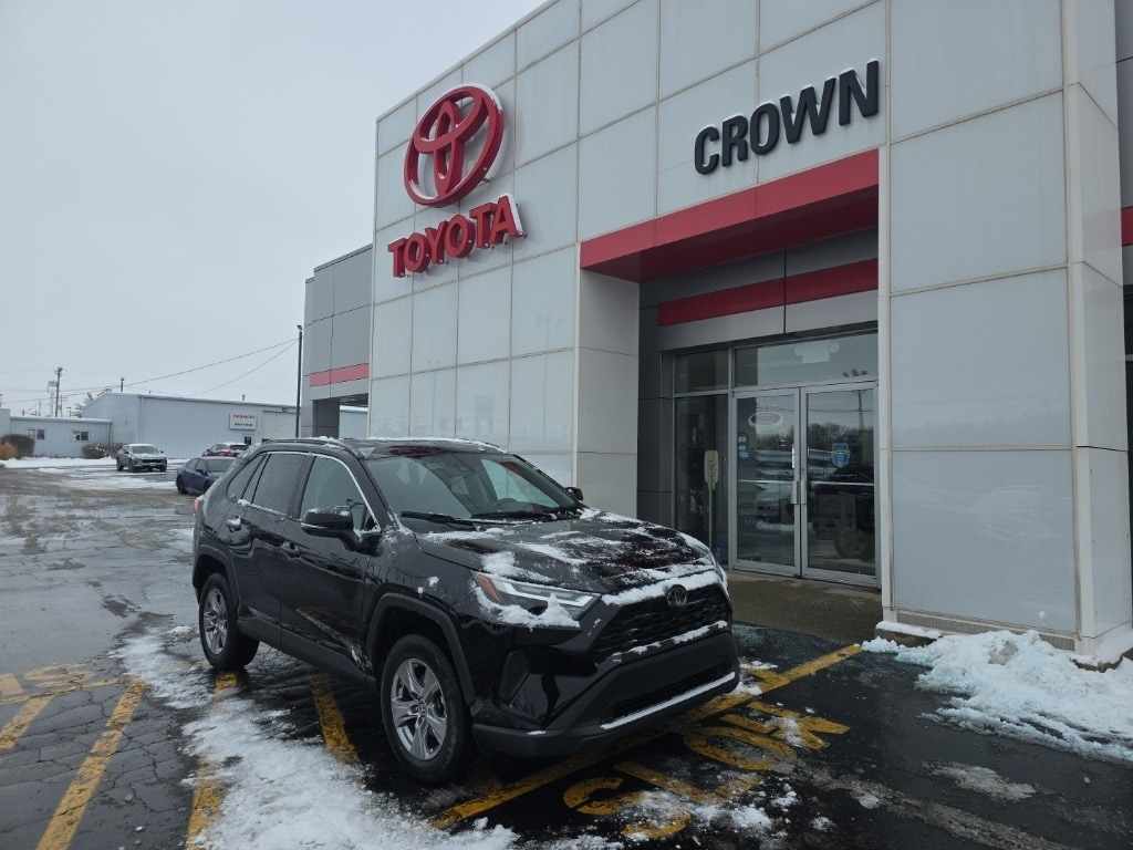 2024 Toyota RAV4 XLE's photo