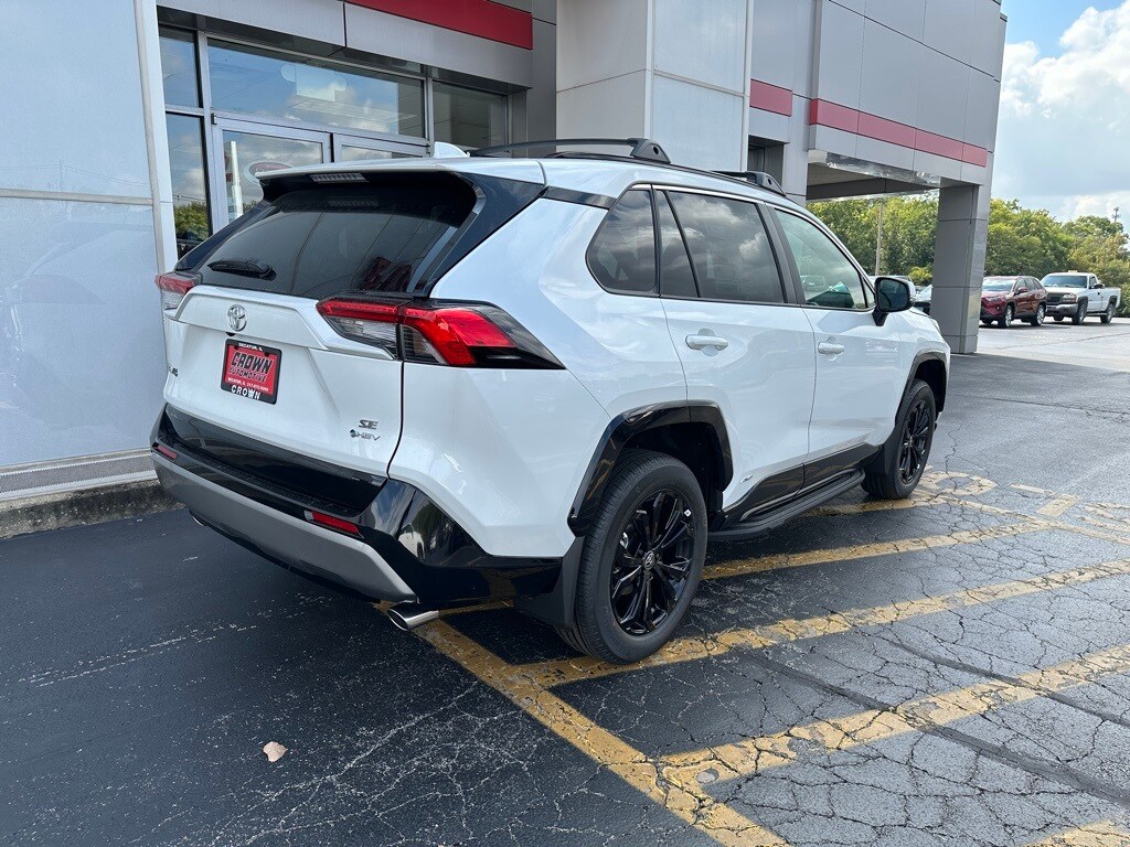 2025 Toyota RAV4 Hybrid SE photo 3