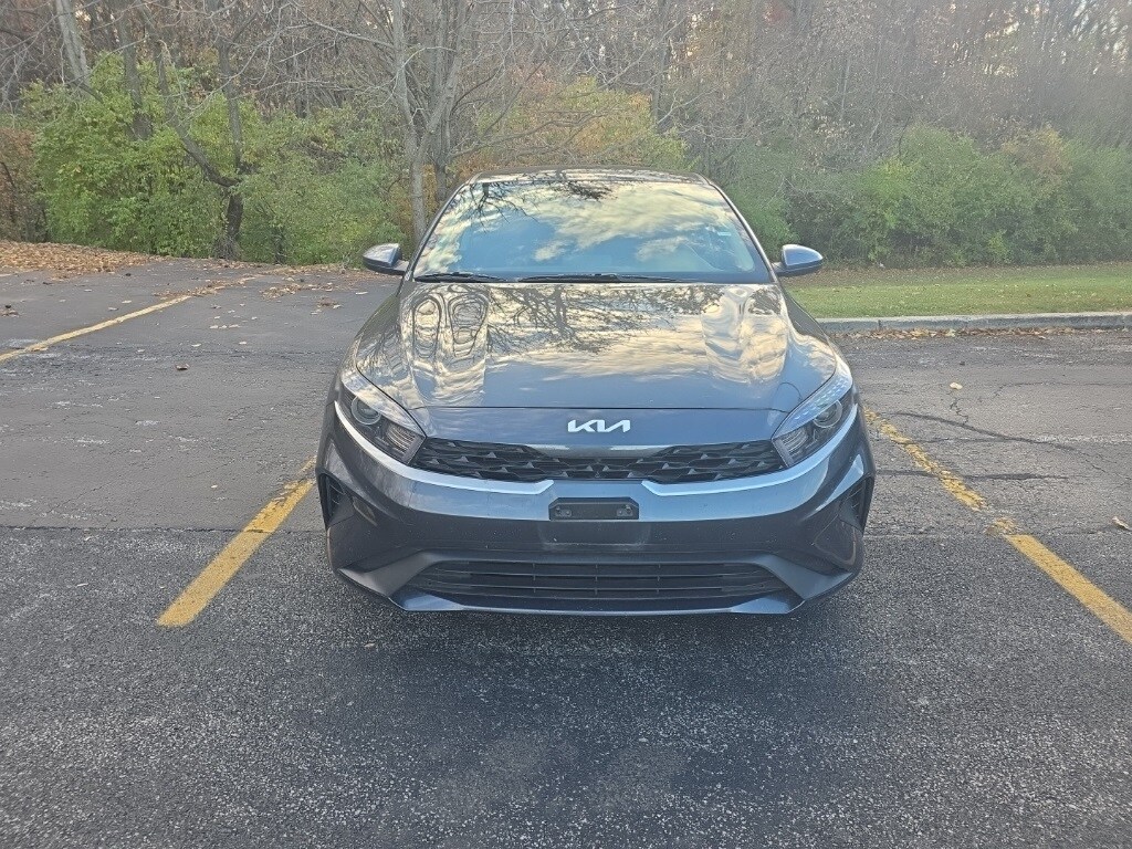 2023 Kia Forte LXS photo 2