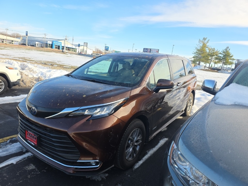2021 Toyota Sienna XLE's photo