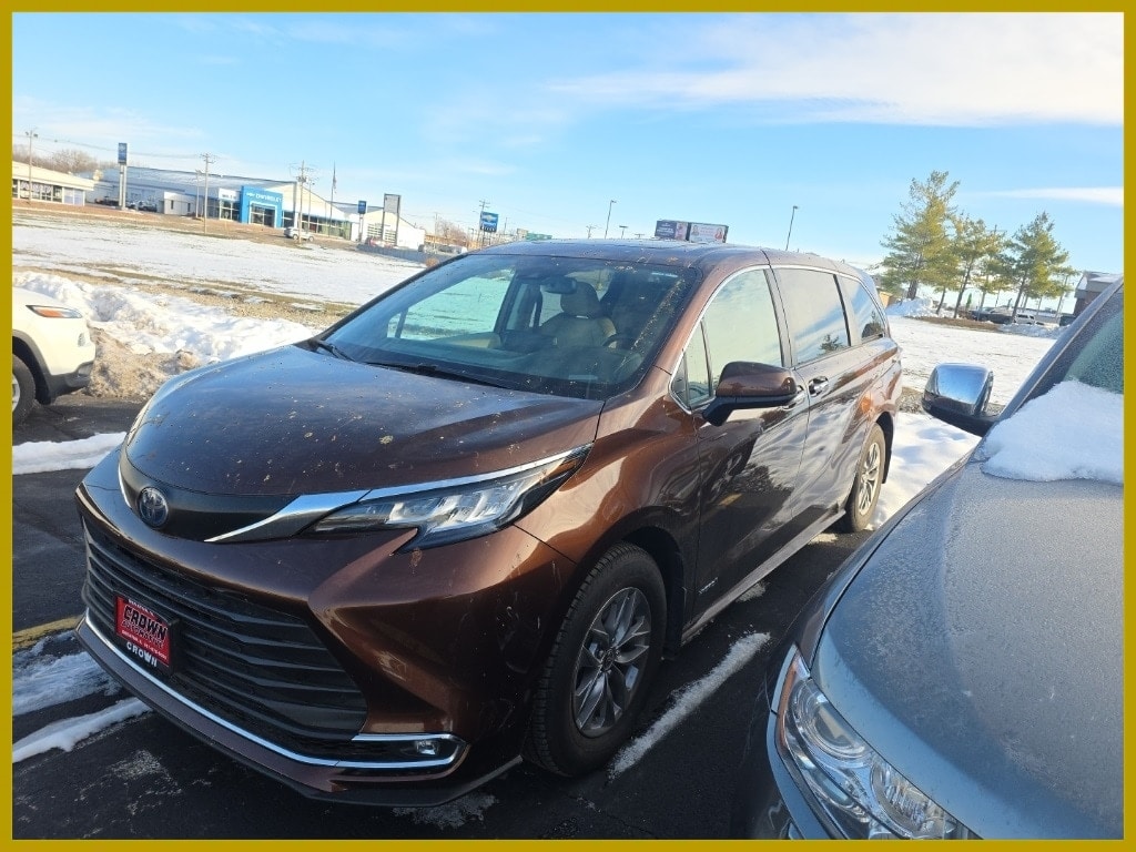 2021 Toyota Sienna XLE's photo