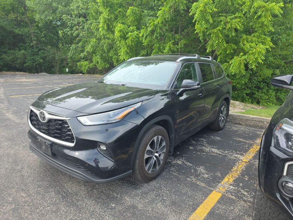 2023 Toyota Highlander XLE AWD's photo