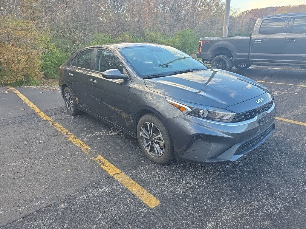 2023 Kia Forte LXS photo 3