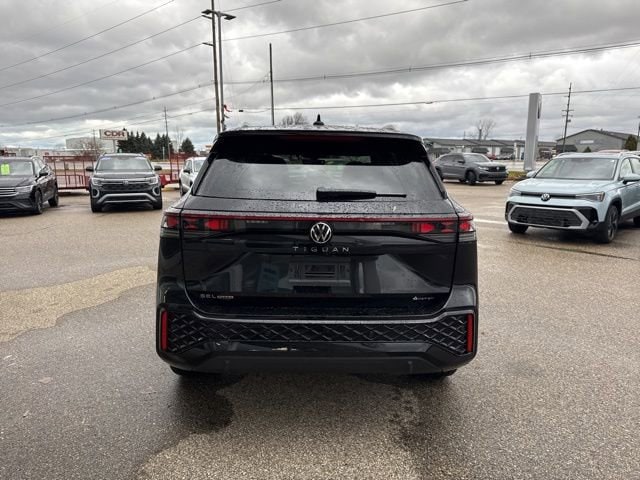 2026 Volkswagen Tiguan SEL R-Line photo 3