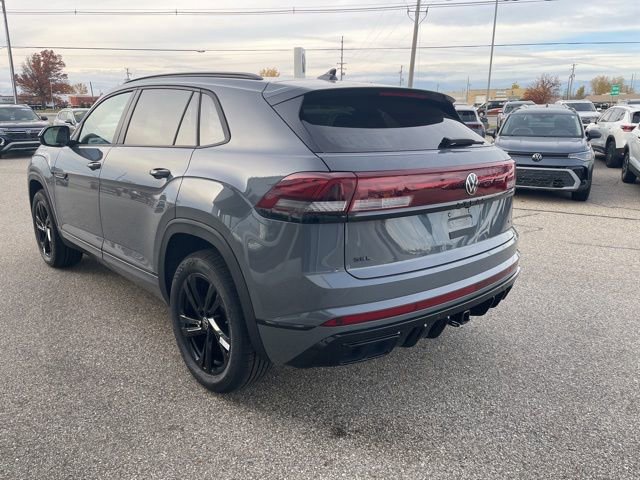 2026 Volkswagen Atlas Cross Sport SEL R-Line photo 2