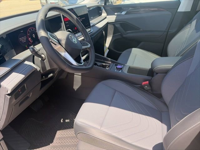 2026 Volkswagen Tiguan SE - Photo 12