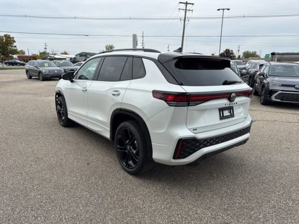 New 2025 Volkswagen Tiguan 2.0T SE R-Line Black SUV